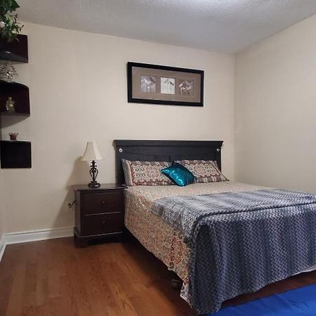 Beautiful House In Mississauga Διαμέρισμα Εξωτερικό φωτογραφία