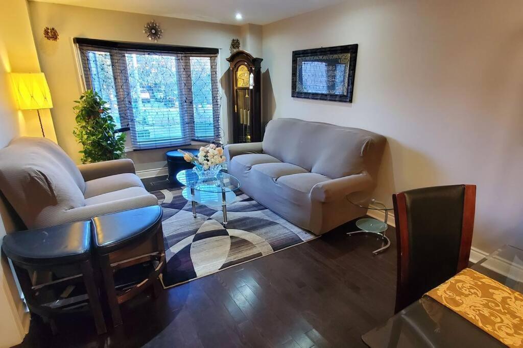 Beautiful House In Mississauga Διαμέρισμα Εξωτερικό φωτογραφία