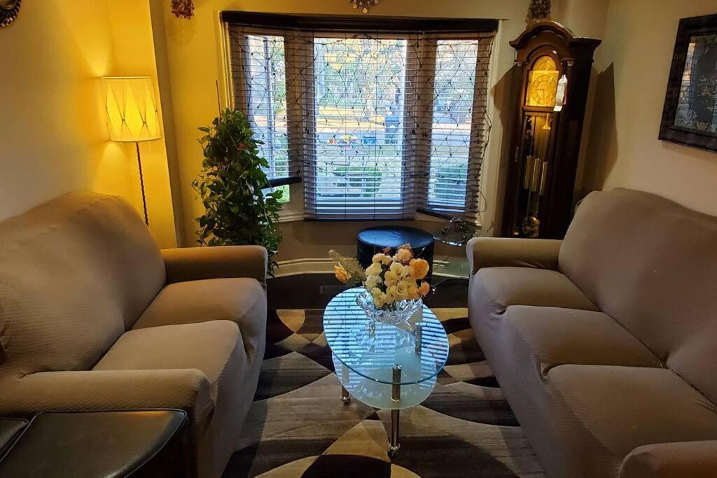 Beautiful House In Mississauga Διαμέρισμα Εξωτερικό φωτογραφία